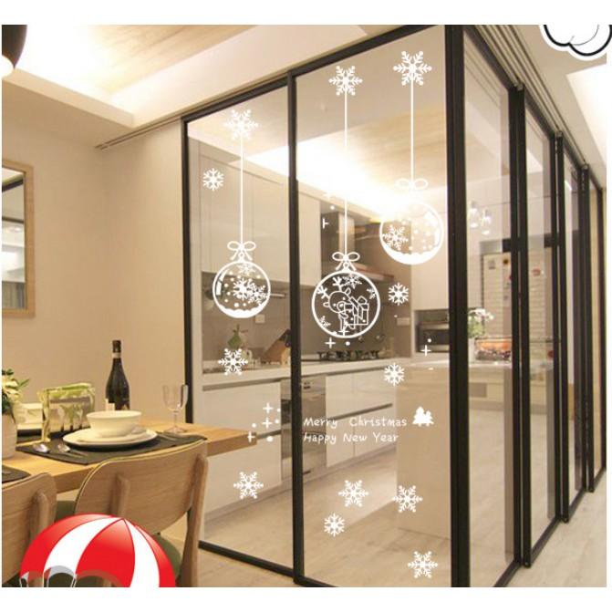Decal trang trí noel hít tĩnh điện hai mặt không dơ kính Mẫu Trái Châu