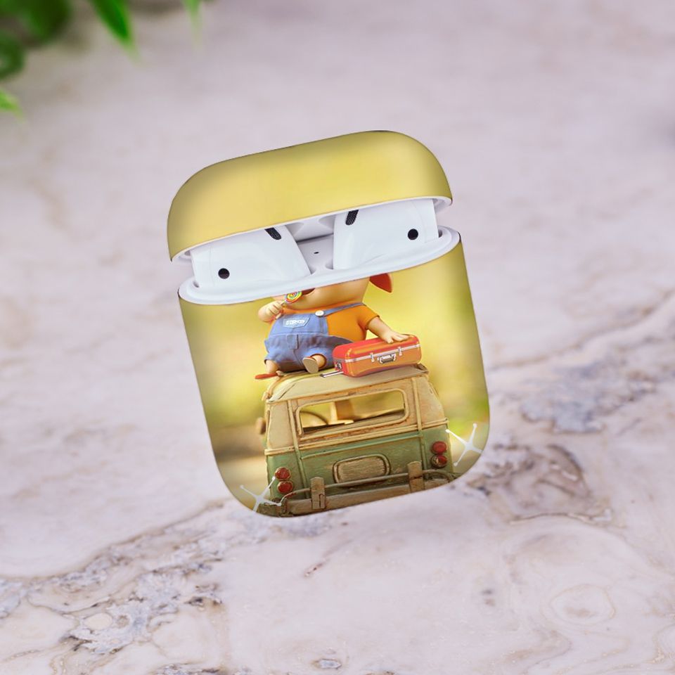 Miếng dán skin chống bẩn cho tai nghe AirPods in hình Heo con dễ thương - HEO2k19 - 020 (bản không dây 1 và 2)