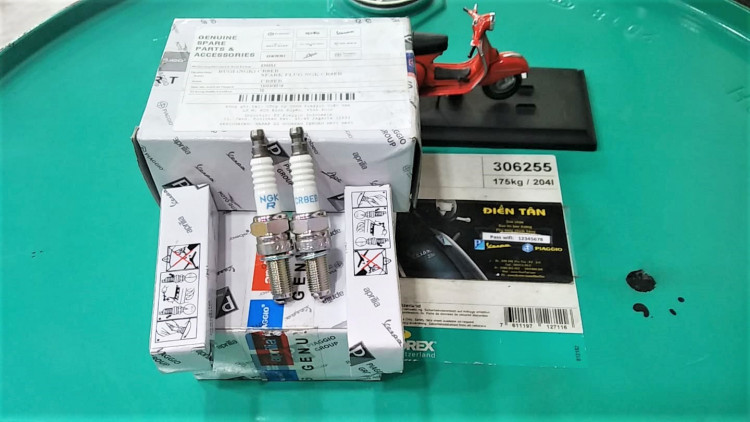 Bugi Vespa Piaggio chinh hang