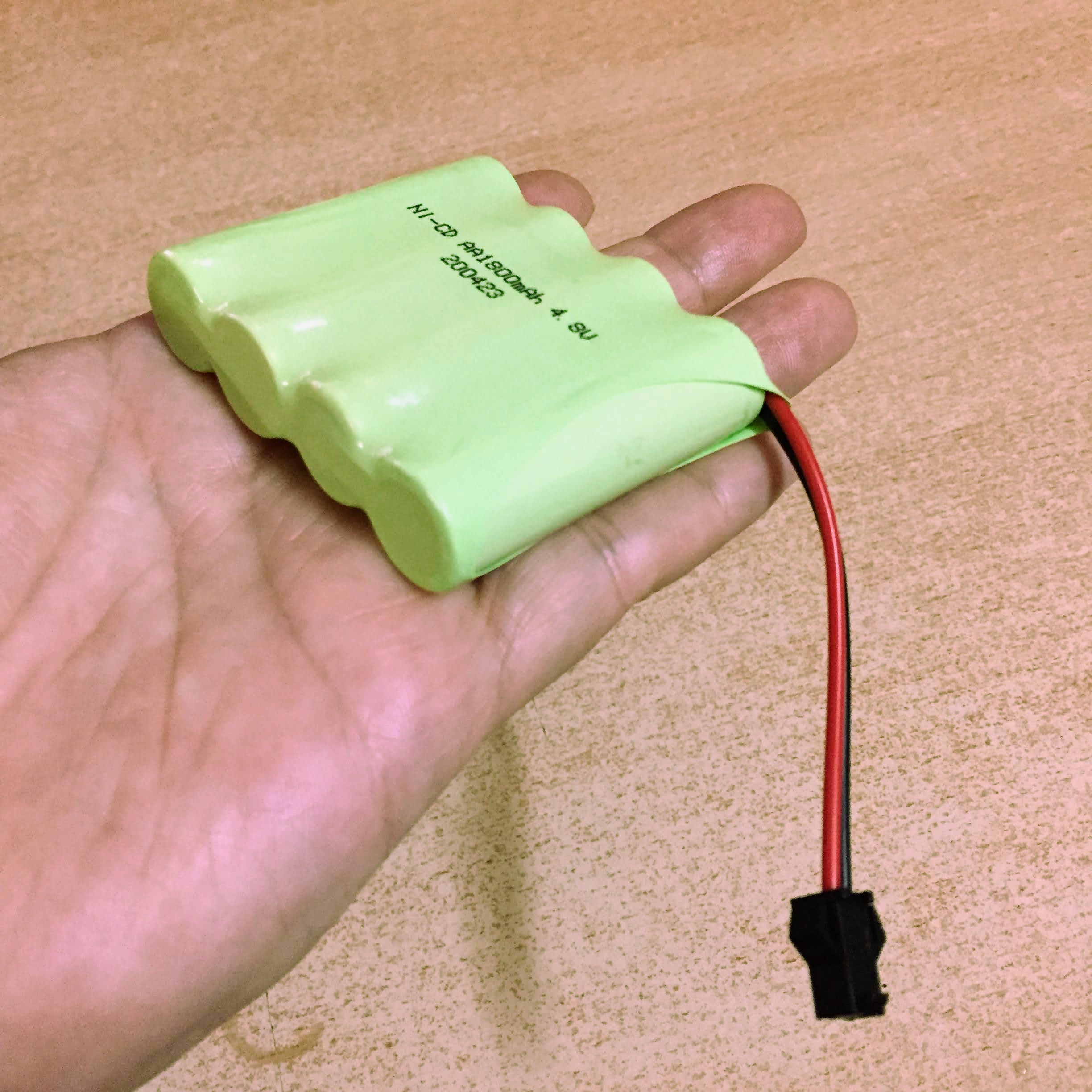 Pin sạc 4.8V dung lượng 1800mAh Jack SM càng cua đen