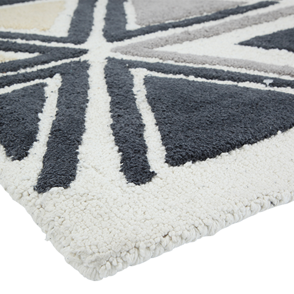 Thảm trải sàn TRAPIC vải cotton mềm mại nền trắng phối họa tiết tam giác xám đen, kích thước 120x180cm  | Index Living Mall - Phân phối độc quyền tại Việt Nam
