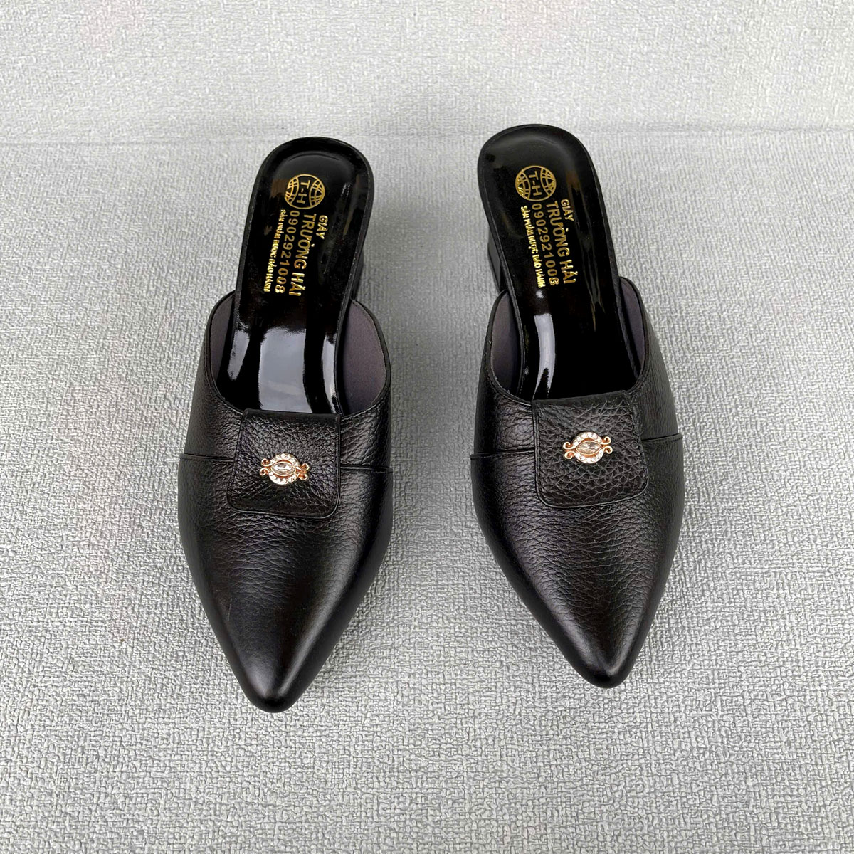 Sục nữ cao gót 6cm Trường Hải mũi nhọn da bò màu đen mềm mại F5