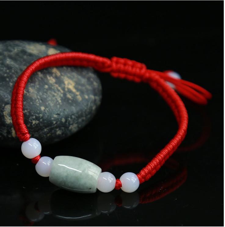 Ngọc lục bảo vòng tay dây màu đỏ 01