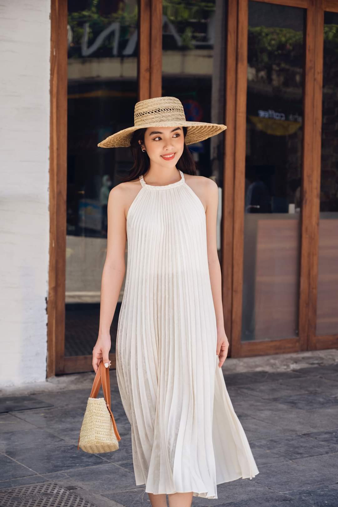 Váy dập ly cổ yếm tết lụa trắng hoa chìm