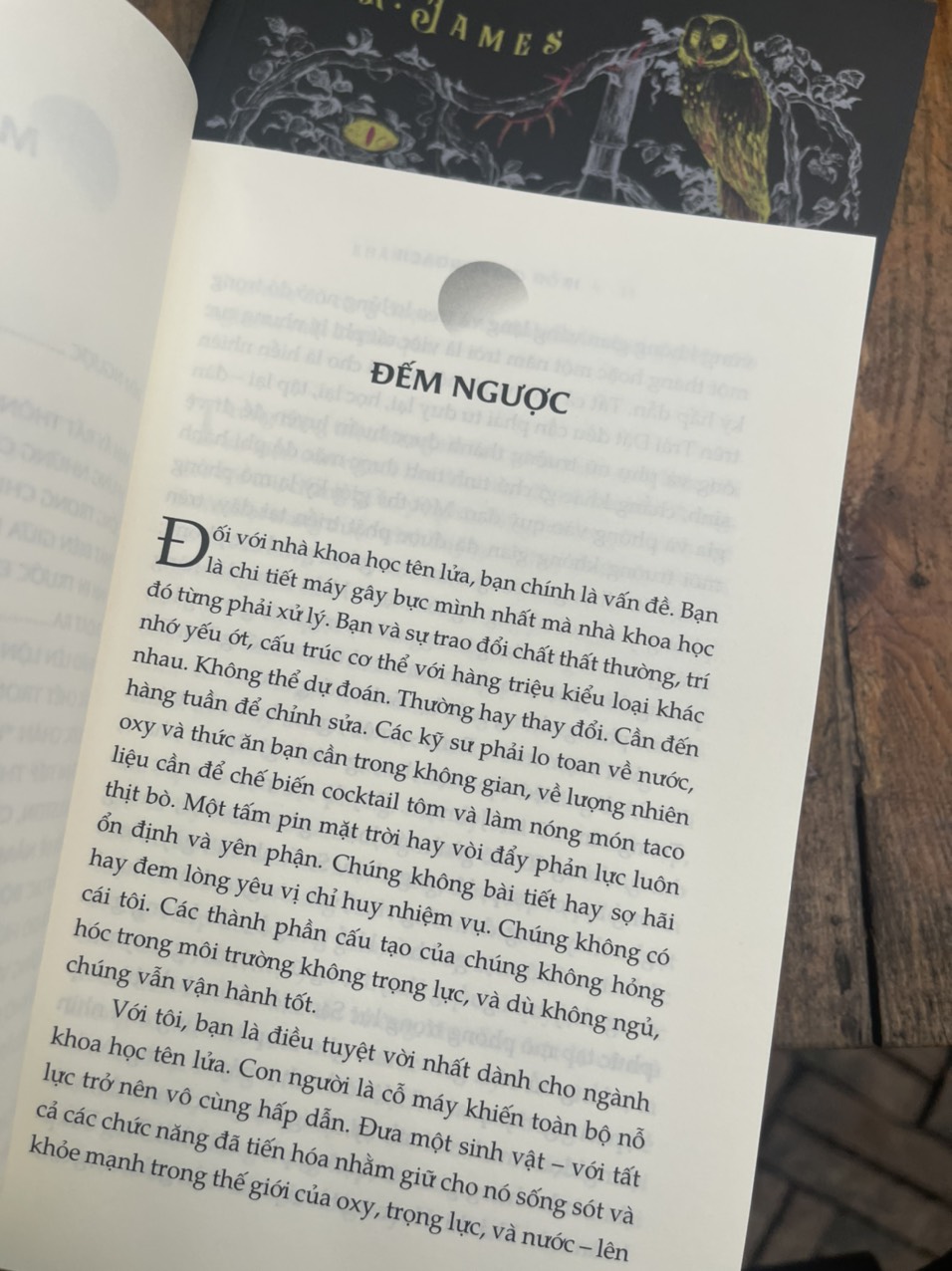 KHĂN GÓI LÊN SAO HỎA – Giới hạn nào cho con người trong hành trình khám phá không gian? – Mary Roach – Phạm Danh Việt dịch – Nhã Nam – NXB Thế Giới (Bìa mềm)