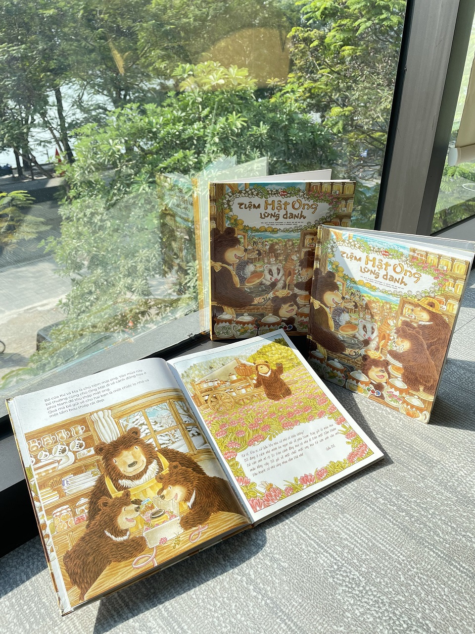 Tiệm Mật Ong lừng danh - Tranh truyện Ehon Nhật Bản PHÁT TRIỂN TƯ DUY cho trẻ trên 2 tuổi - Mọt sách Mogu
