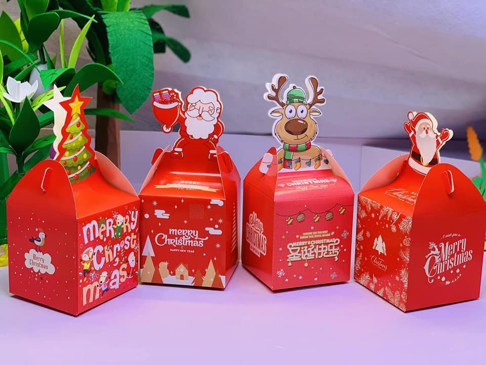 Hộp đựng quà Noel kèm 1 đôi tất NOEL Kute cho bé - mẫu ngẫu nhiên