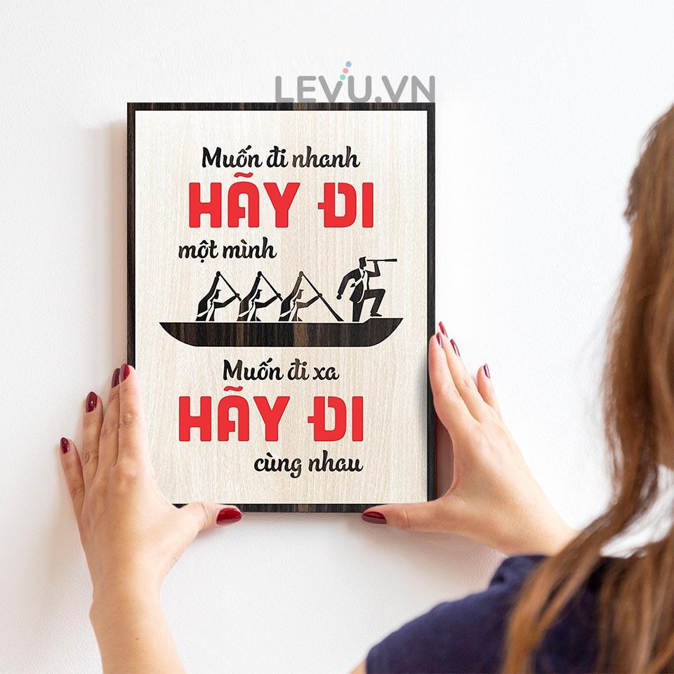Tranh Chữ Cổ Động LEVU LV082 "Muốn đi nhanh hãy đi một mình Muốn đi xa hãy đi cùng nhau"