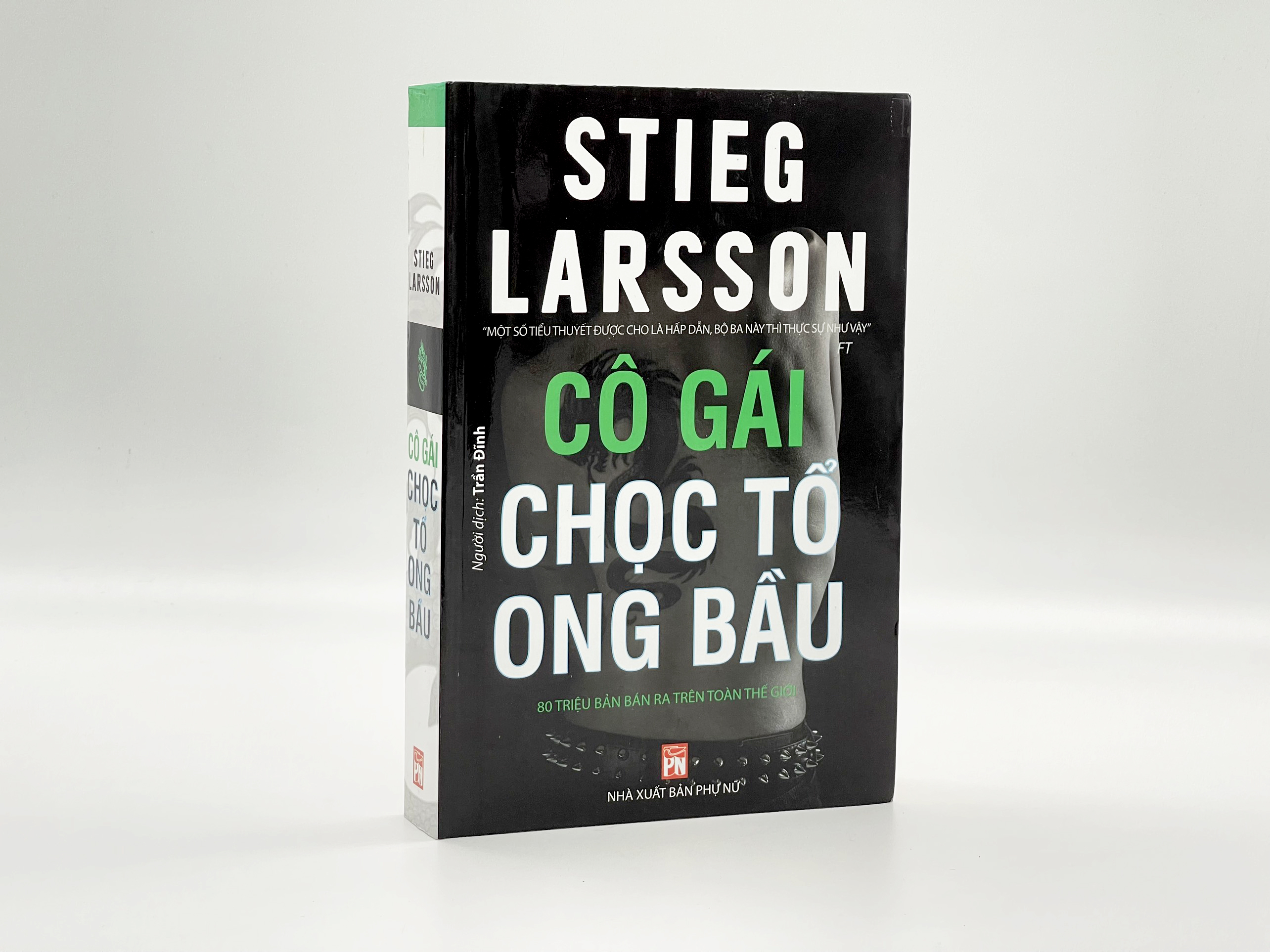Cô Gái Chọc Tổ Ong Bầu (Tái Bản 2019)
