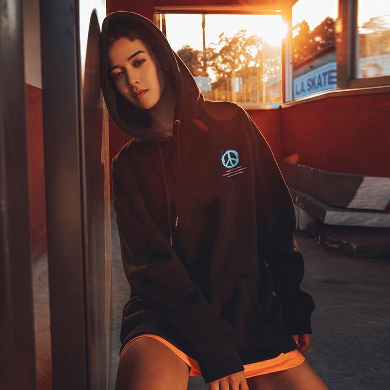 Áo hoodies oversize có mũ trùm đầu
