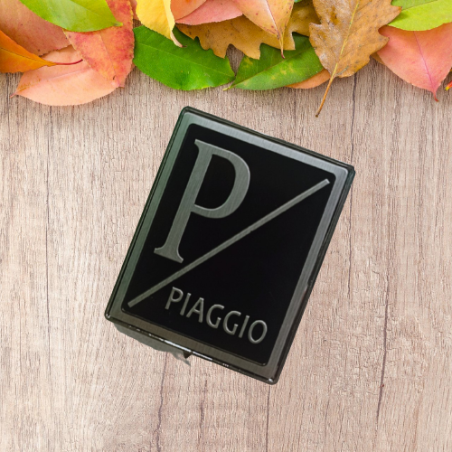 Logo dành cho xe Piaggio - Chữ P trắng nền đen - 8829z.