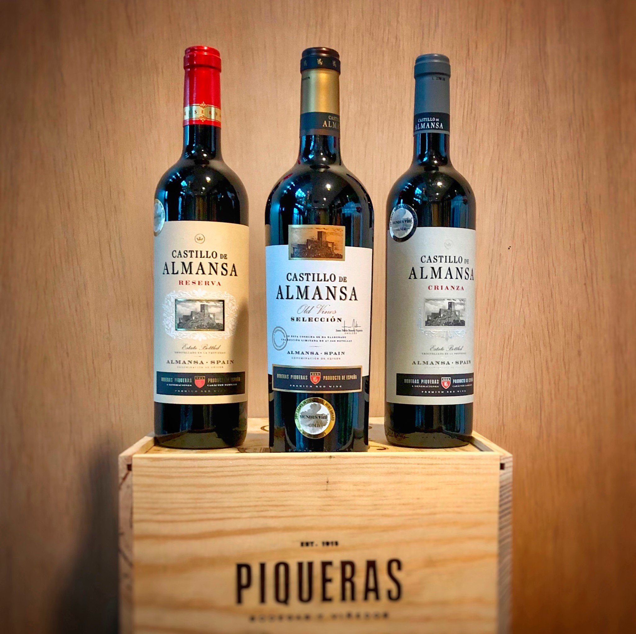 Rượu vang Organic Castillo De Almansa Roble kèm túi hộp,đồ khui