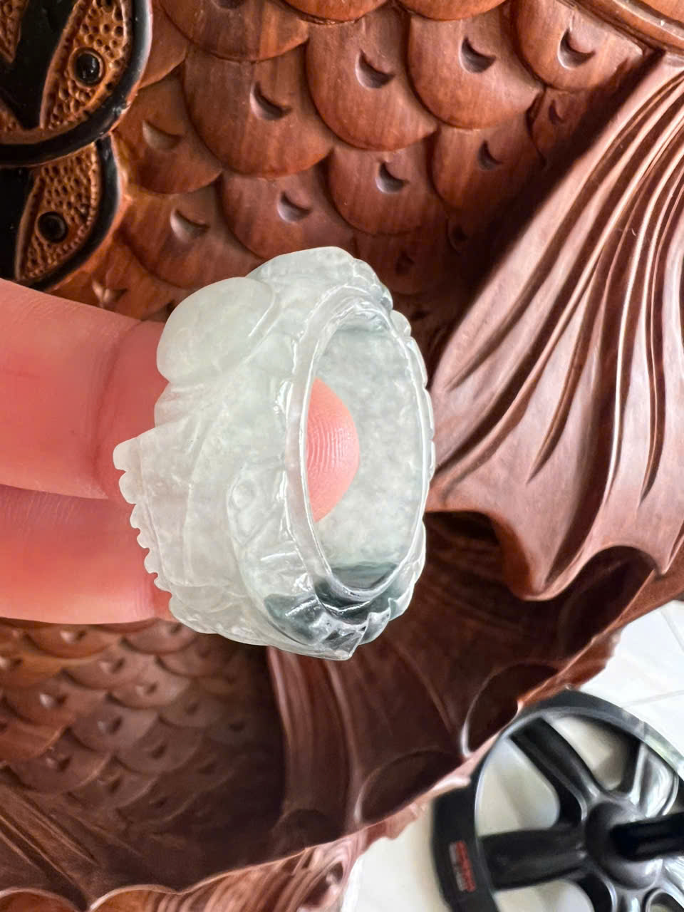 Nhẫn Rồng Nam Ni 21mm Cao 13mm Dầy 6mm Đá Cẩm Thạch màu Xanh nhẹ bóng trắng xíu xanh đen đẹp ạ