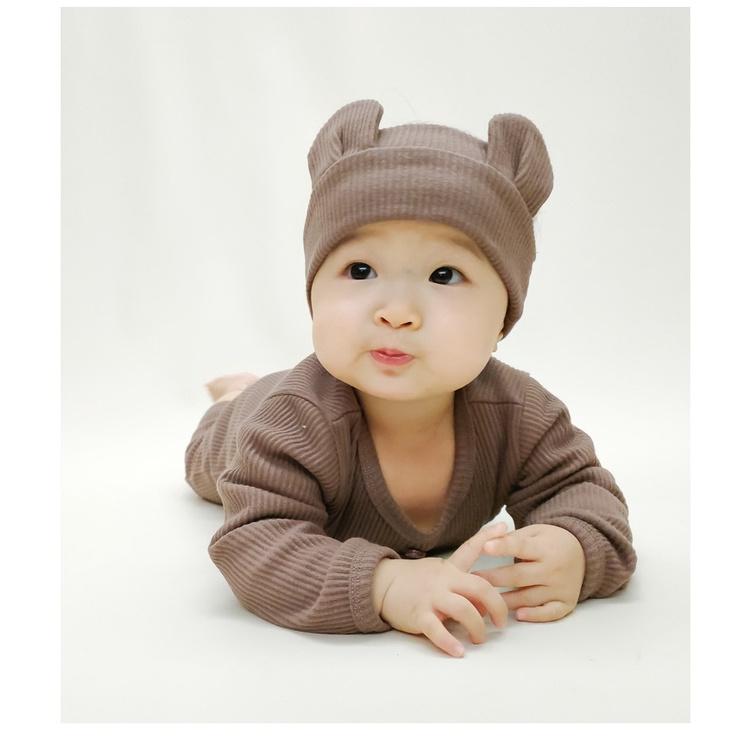 Bodysuit dài tay cotton trơn màu cho bé trai tặng kèm turban gấu xinh xắn, phong cách Hàn Quốc size 0 - 24 tháng
