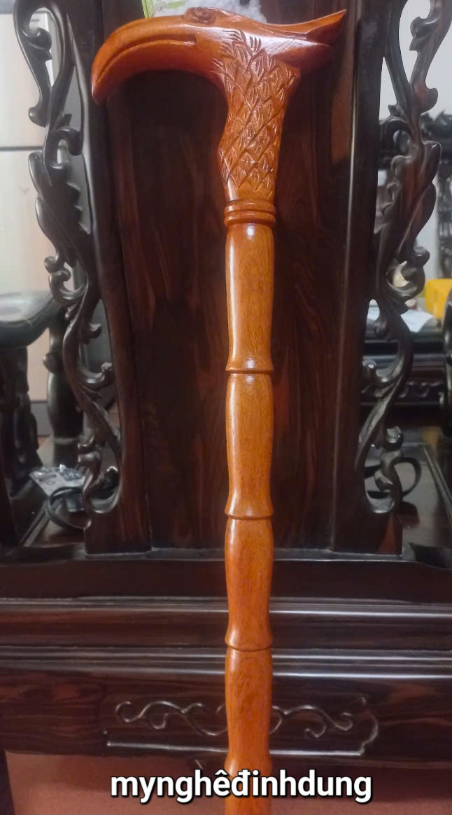 Gậy batong chống trơn trượt dành cho người già bằng gỗ hương đá dài 90x3cm