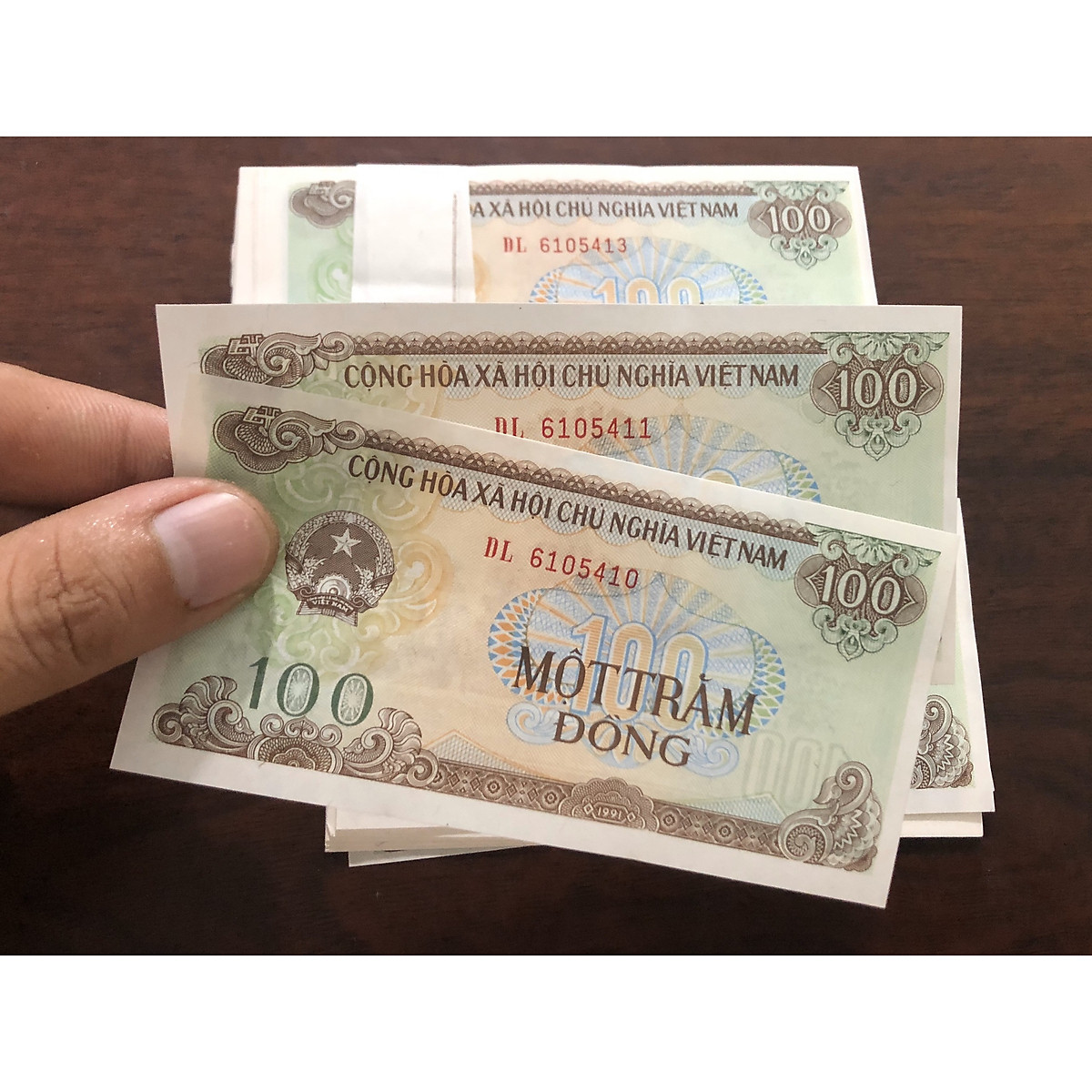 Tiền 100 đồng Việt nam sưu tầm, tặng kèm bao nilong bảo quản - Chất lượng như hình, Tiền xưa thật 100%