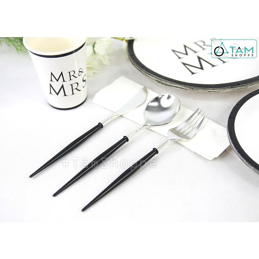 Set đồ giấy trang trí tiệc cưới Mr và Mrs màu trắng đen đơn giản SETDG-02 DG