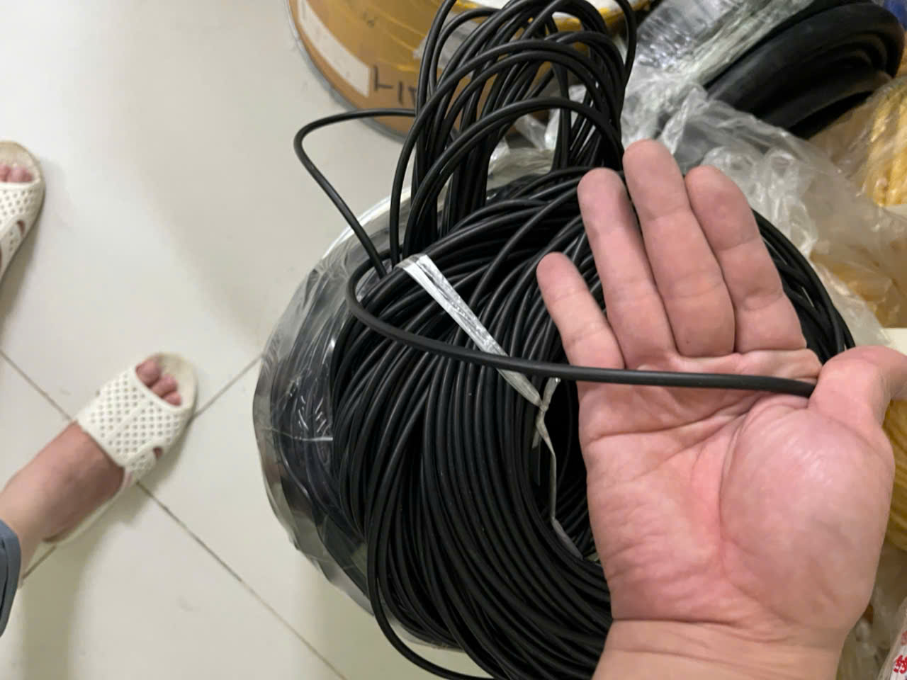 Ống đặc cao su fluoro, Dây Ron cao su flo chịu nhiệt độ cao chống ăn mòn mạnh, kháng acid và kiềm mạnh