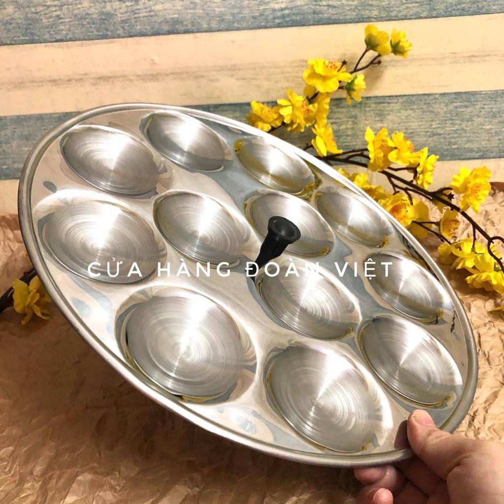 Khuôn Bánh Bò, Bánh Bèo - Inox tiện lợi có nút cầm chống nóng - Khuôn 12 Bánh size bánh lớn 7.5cm,đường kính khuôn 32 cm