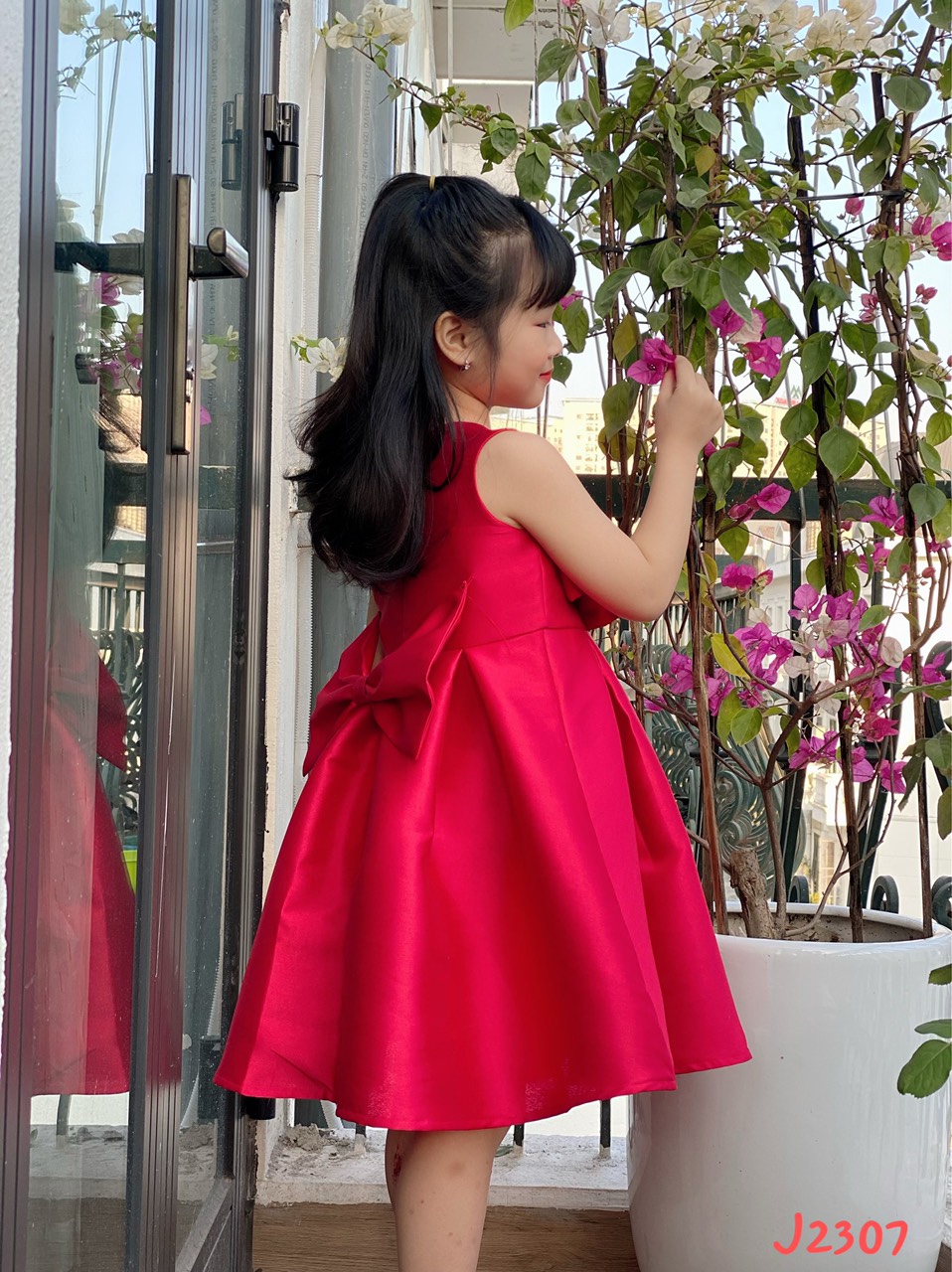 ĐẦM ĐỎ KẾT HOA CÚC ĐIỆU ĐÀ