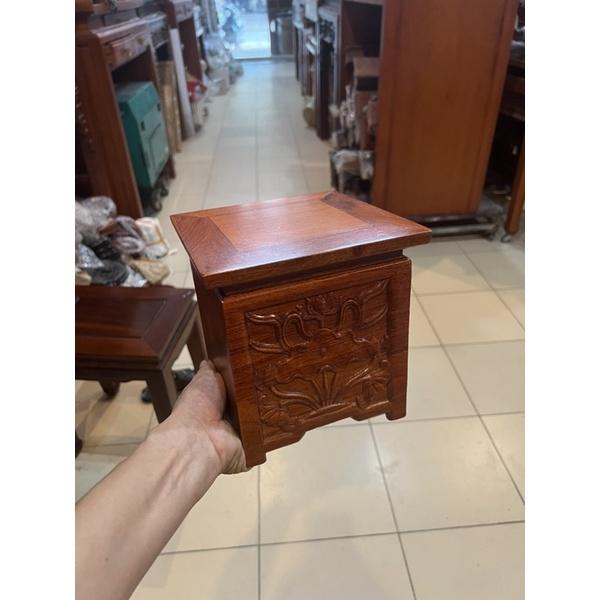 Đôn vuông đục sen, đôn kê tượng