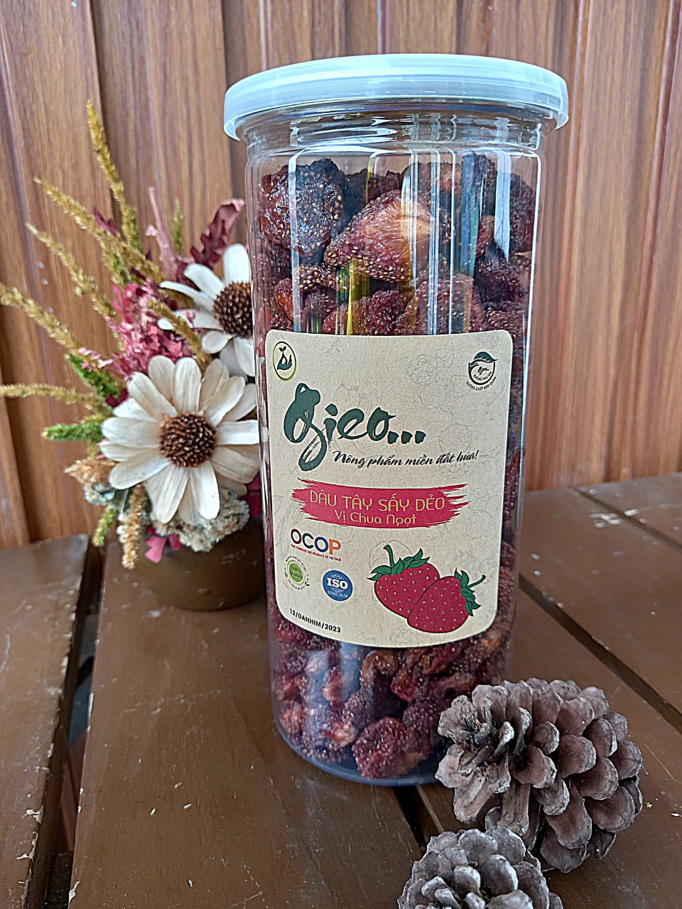 Dâu tây sấy dẻo - vị chua ngọt - hũ nhựa tròn 500gram