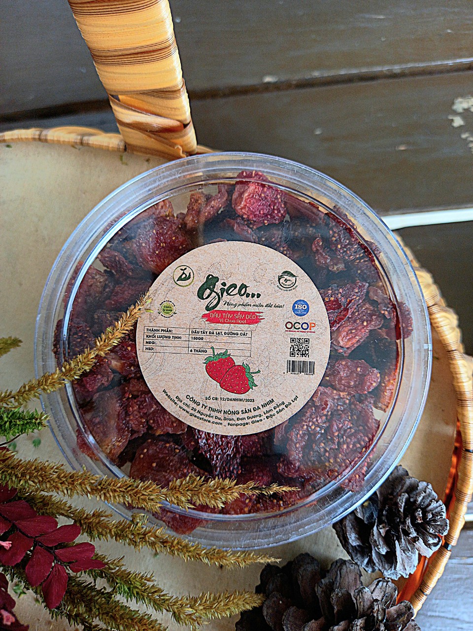 Dâu tây Đà Lạt sấy dẻo - vị  chua ngọt - hộp nhựa tròn 150 gram