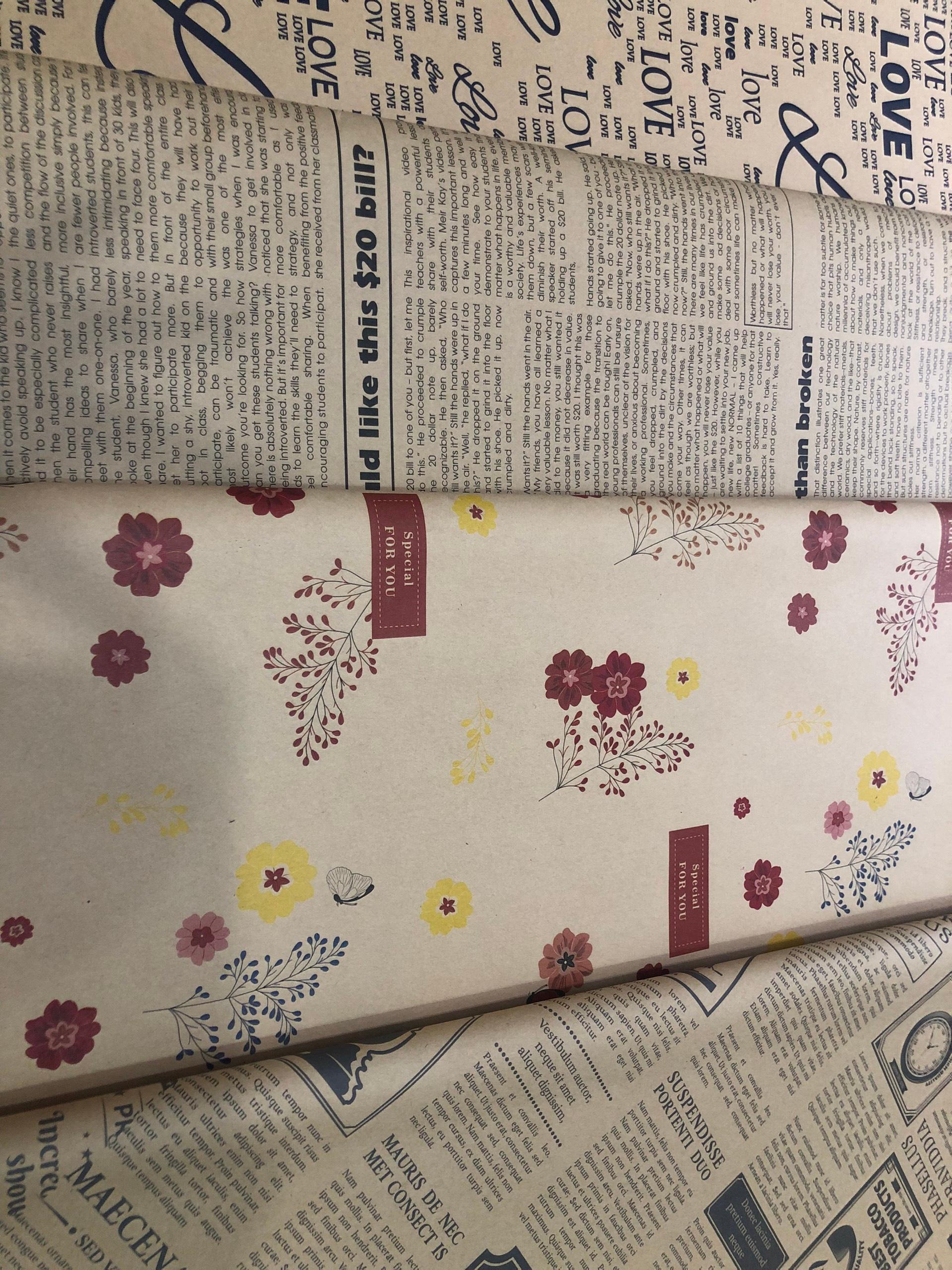 2 tờ Giấy gói quà khổ 70*50