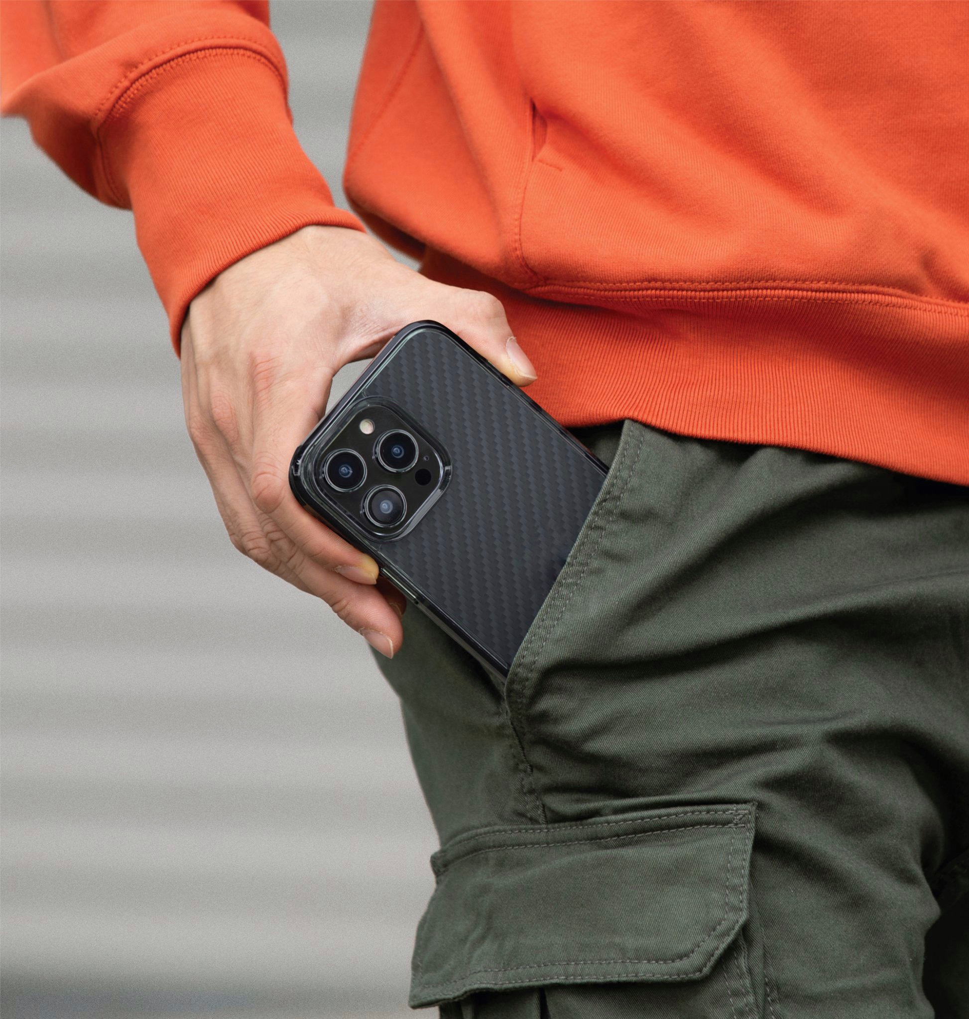 Ốp Lưng Vân Carbon UNIQ Hybrid Combat Aramid Dành Cho iPhone 14 PRO MAX / 14 PRO - Hàng Chính Hãng