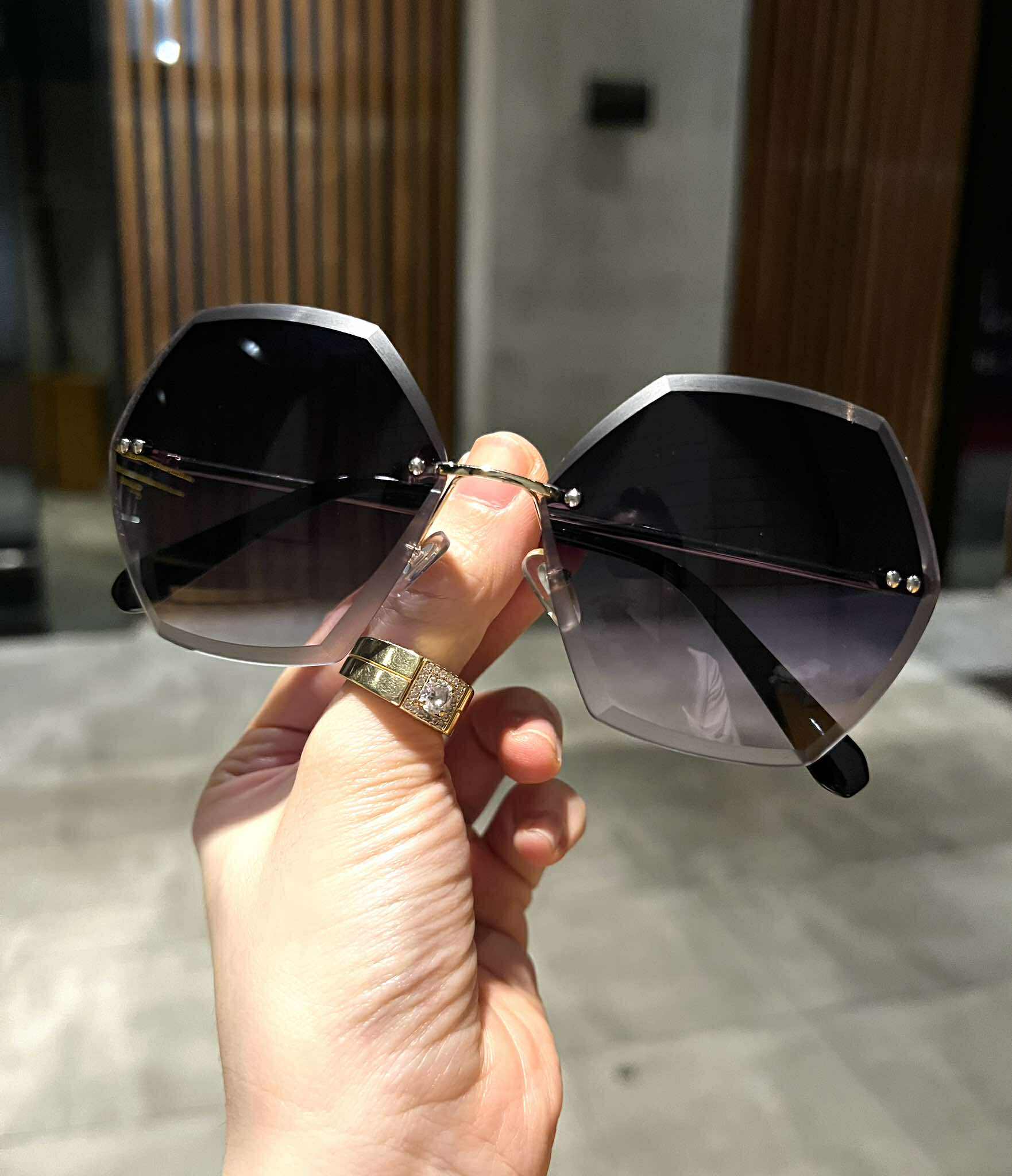 Kính râm Mắt khoan không viền  màu khói cao cấp cho nữ