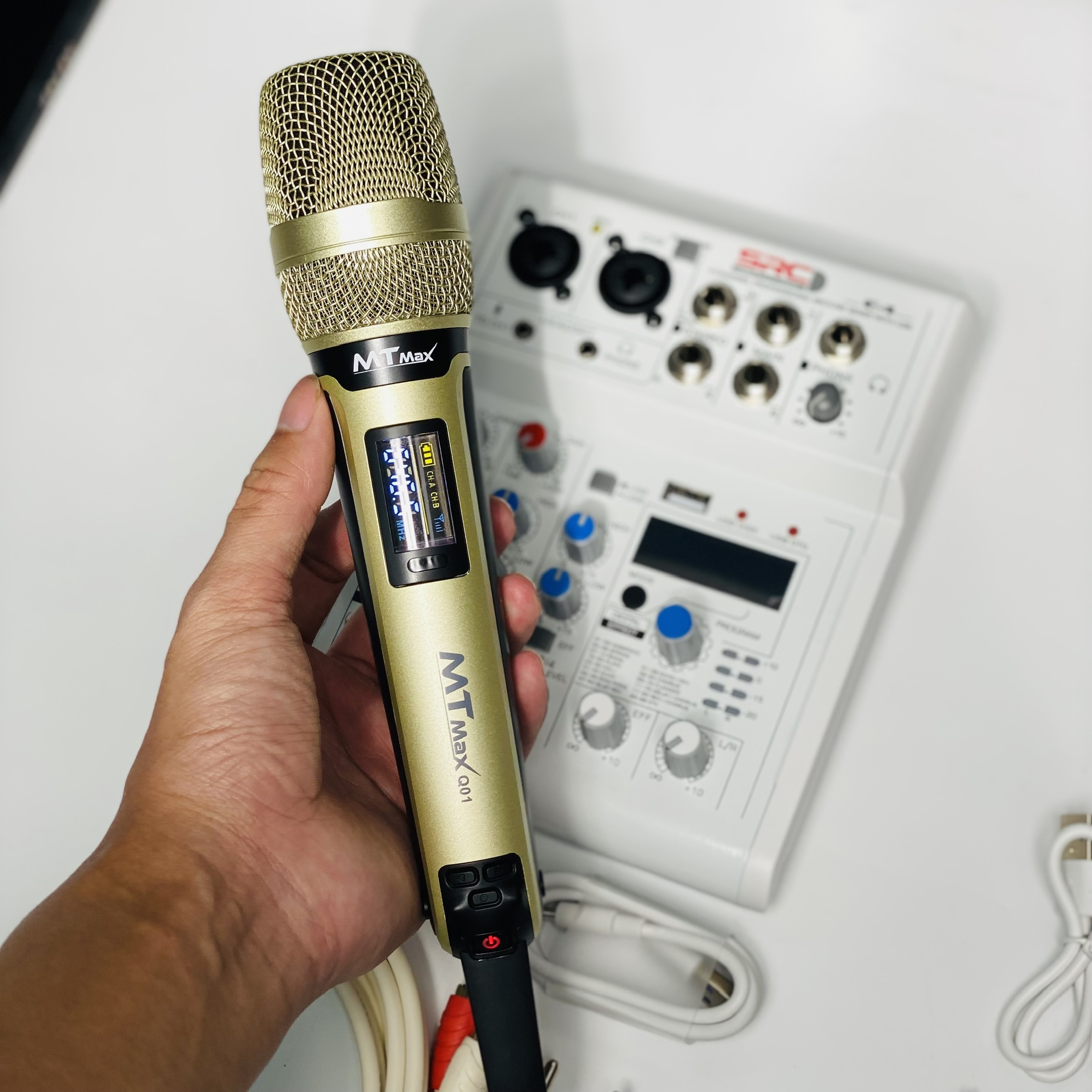 Combo Mixer Thu Âm Livestream Karaoke Mixer E4 và Micro Q01 Chính Hãng Giá Tốt -  Bảo Hành 12 Tháng Hàng Chính Hãng