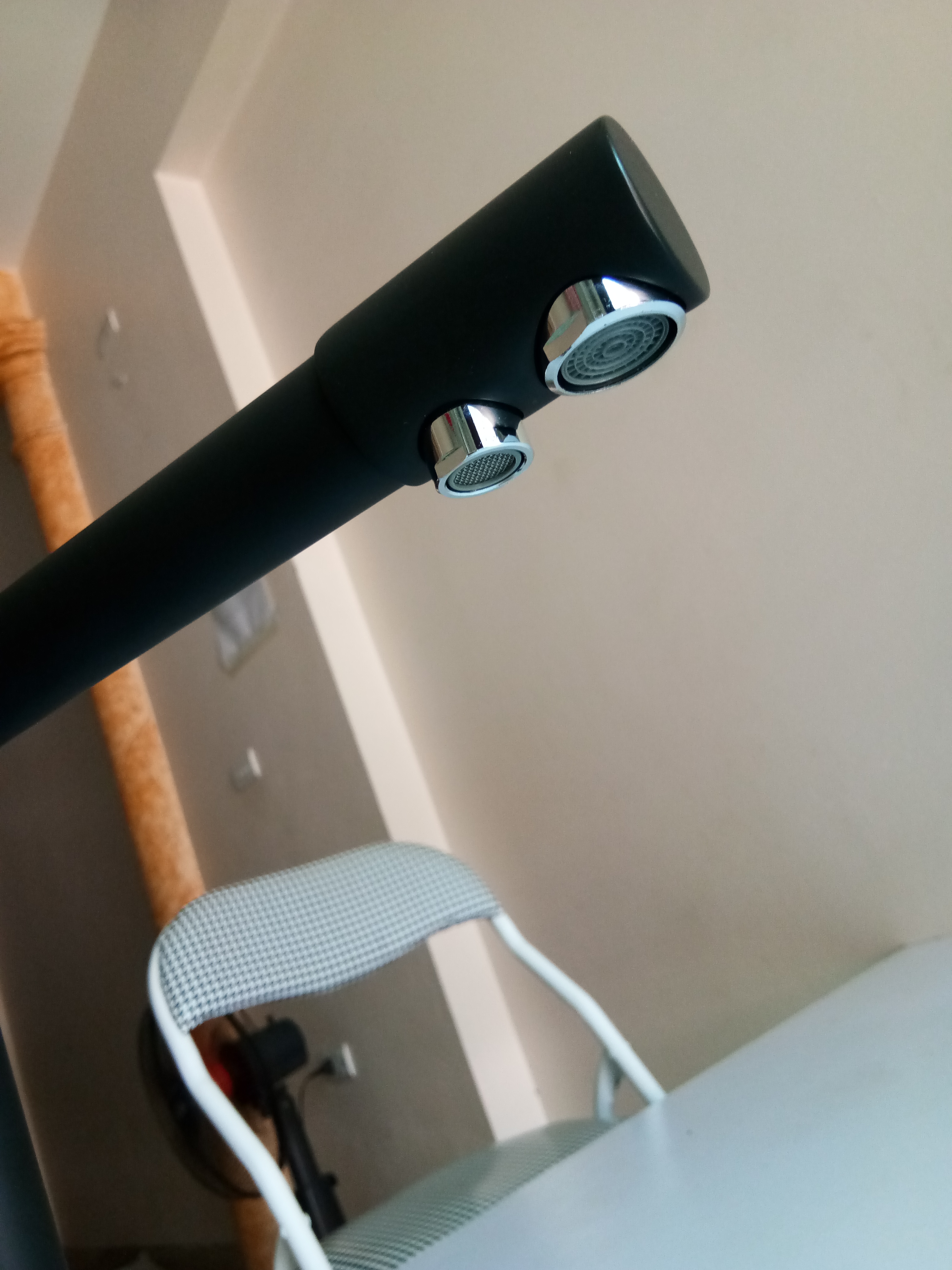 VÒI CHẬU RỬA BÁT MẠ ĐEN VC303