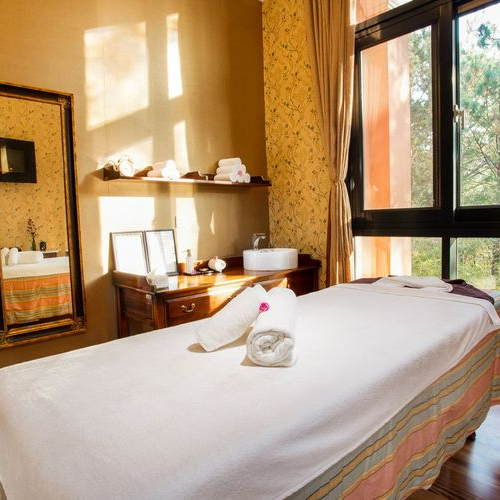 Trọn Gói 3N2D Tại Dalat Edensee Lake Resort 5*. Bao Gồm Ăn Sáng. Tiễn Sân Bay 1 Lượt. Miễn Phí Chèo Thuyền Kayak và Bắn Cung.