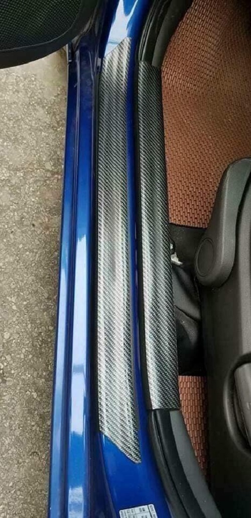 Nẹp Carbon Chống Xước dán bậc lên xuống xe ô tô bản dài 1 mét