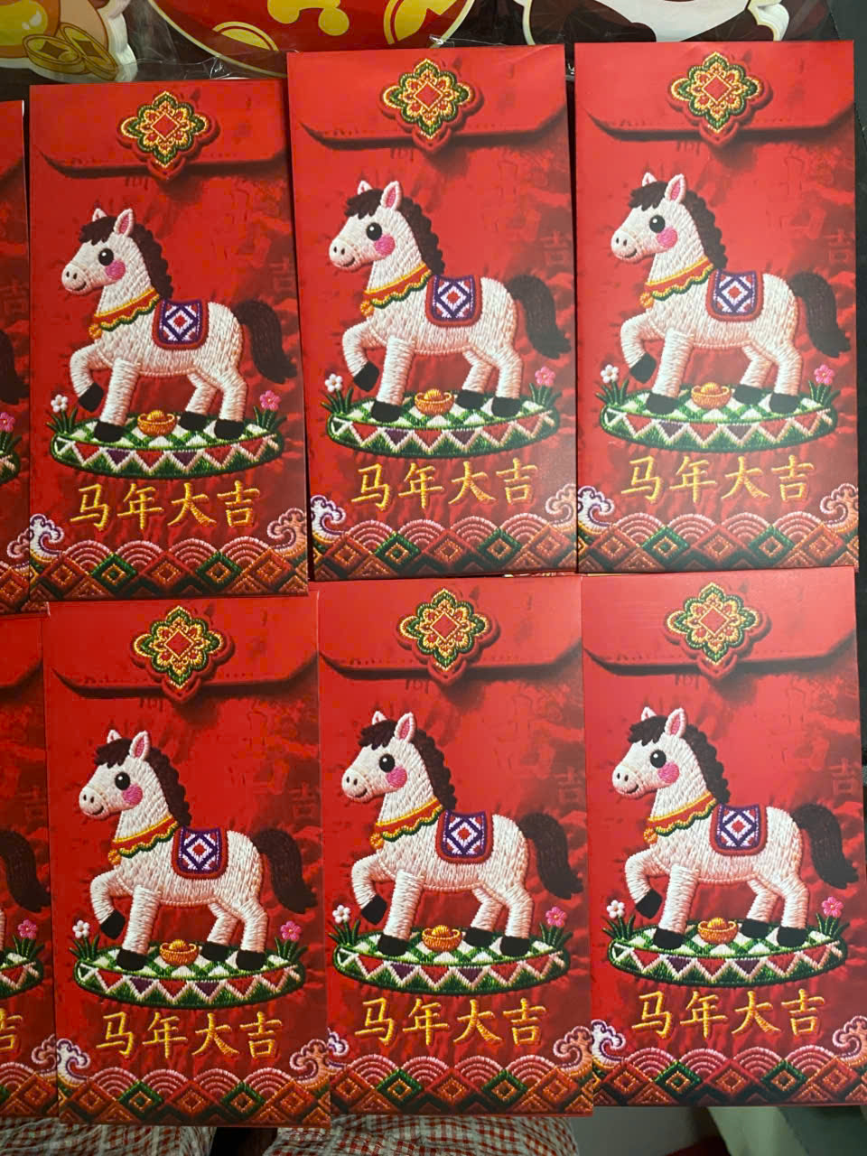 Set Lì Xì Ngựa Thổ Cẩm Giả Thêu In Bìa Đẹp, Bao lì xì Tết Bính Ngọ 2026, Loại Dày Sắc Nét