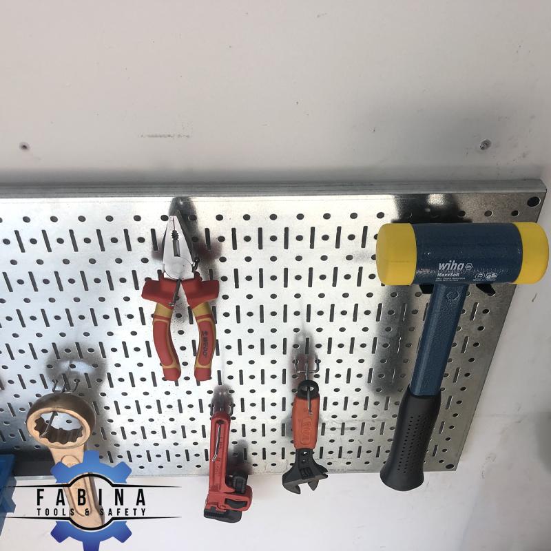 Tấm lưới Pegboard mạ kẽm kèm phụ kiện treo tường