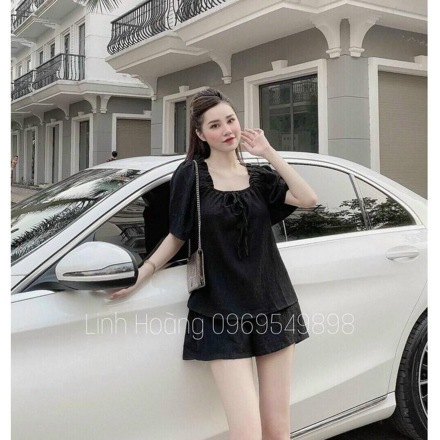 Sét bộ đùi áo cổ vuông nhún vai và quần ngắn