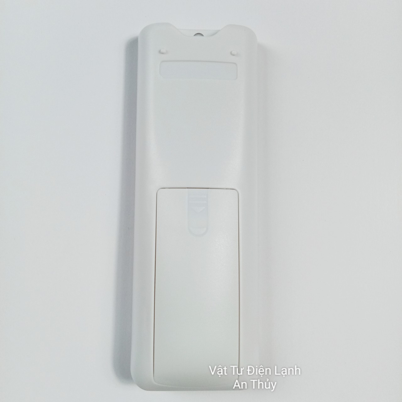 Remote máy lạnh SHARP chiếc lá có nút comfort màu trắng - Điều khiển máy lạnh SHARP - Remote điều hòa SHARP - Điều kiển điều hòa SHARP