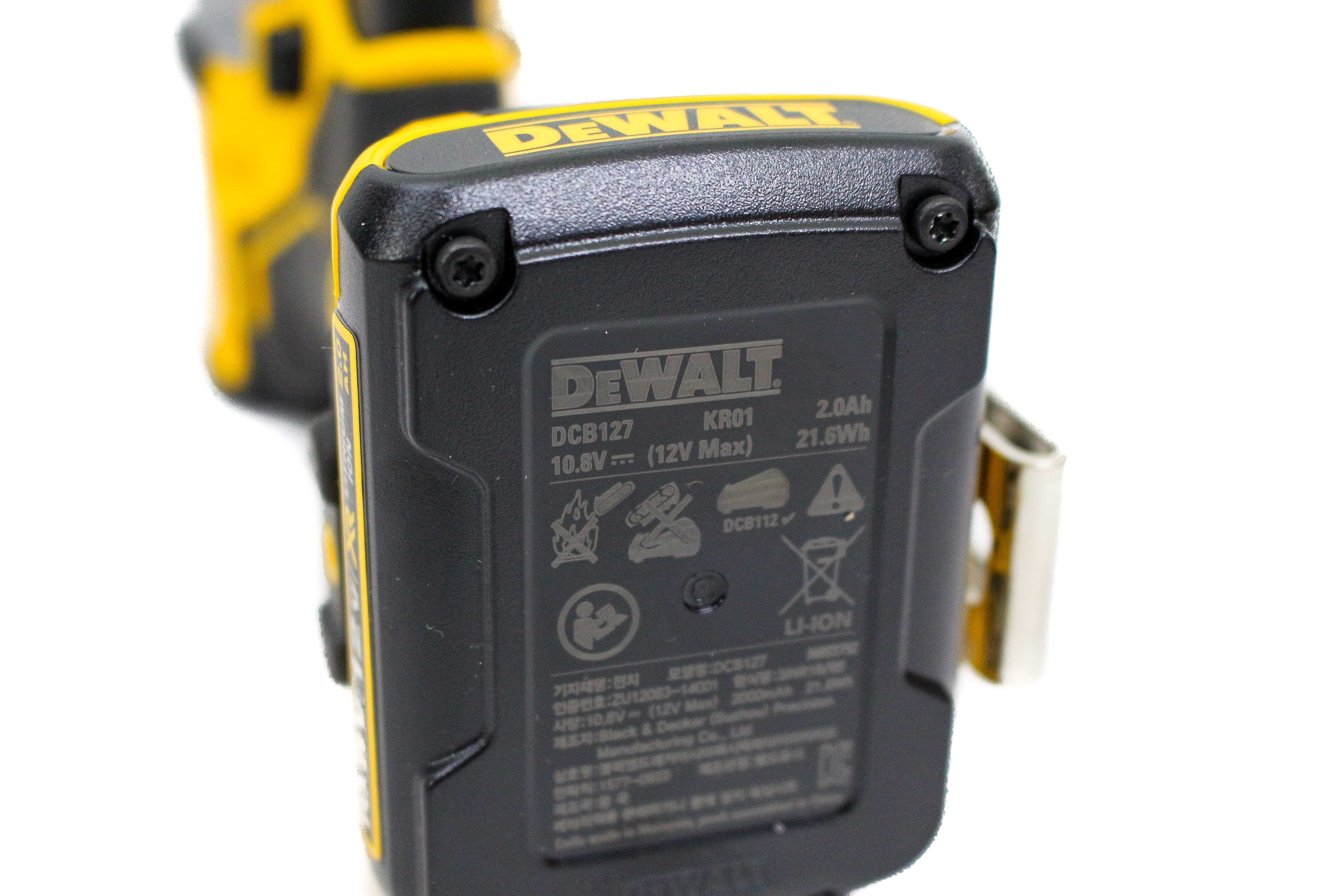 DCF601D2-KR MÁY VẶN VÍT CẦM TAY DÙNG PIN DEWALT (KHÔNG CHỔI THAN)