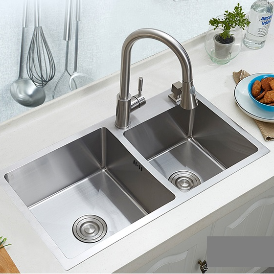 Combo chậu rửa chén bát inox kích thước 8245, vòi rửa bát nóng lạnh inox rút dây, bộ xả chậu, bình xà phòng, rá rau củ đa năng