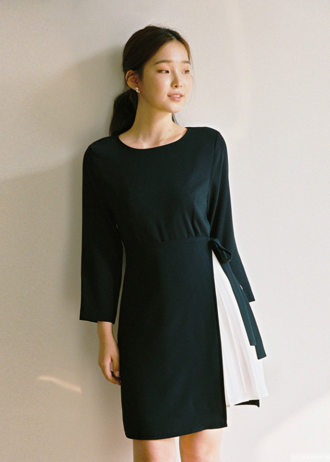 Đầm tay dài màu đen DYAISY DRESS