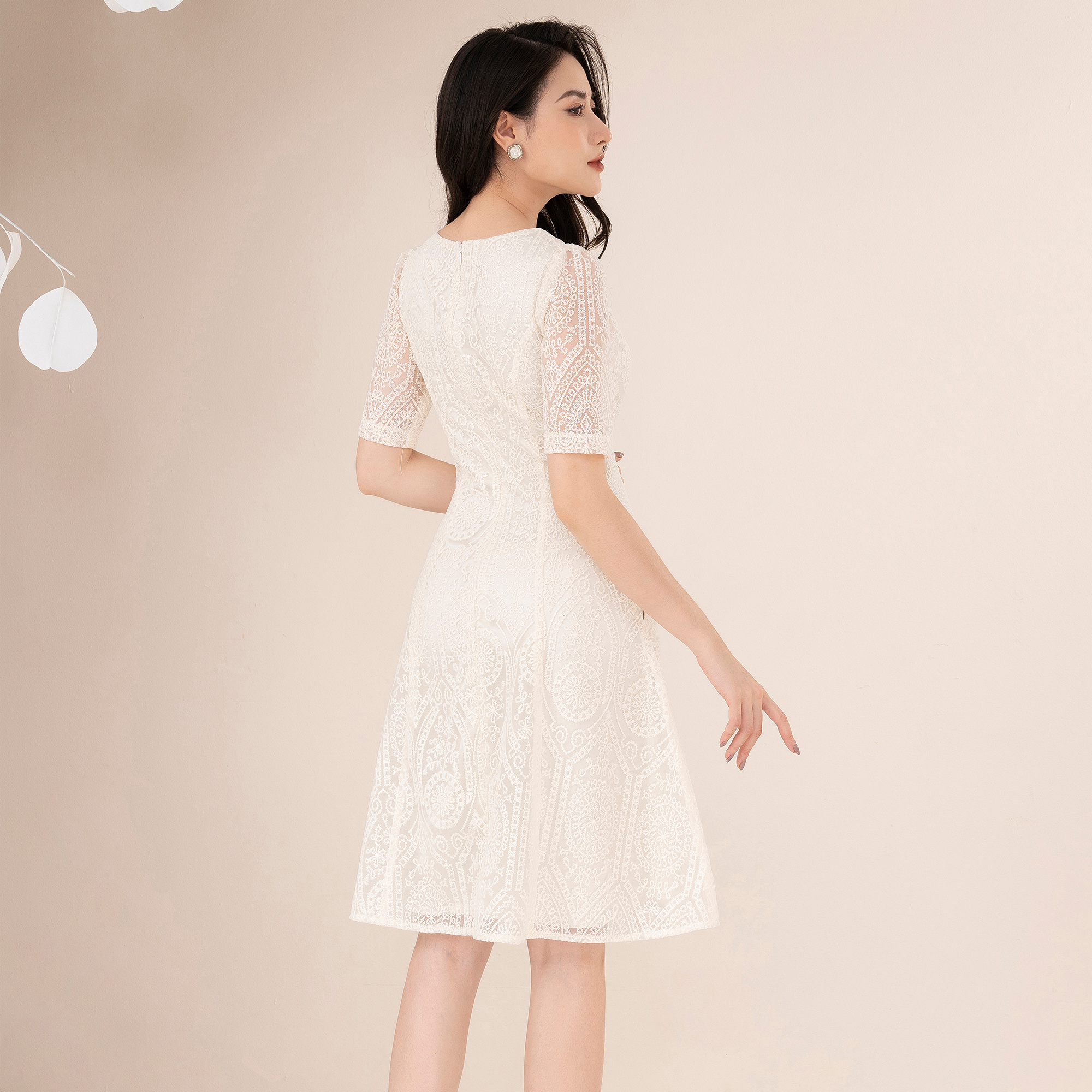 Đầm Ren Thiết Kế Trẻ Trung UK Fashion Cổ Phối Nơ Thanh Lịch, Chất Vải Ren Nhập Hàn NKDV2210001