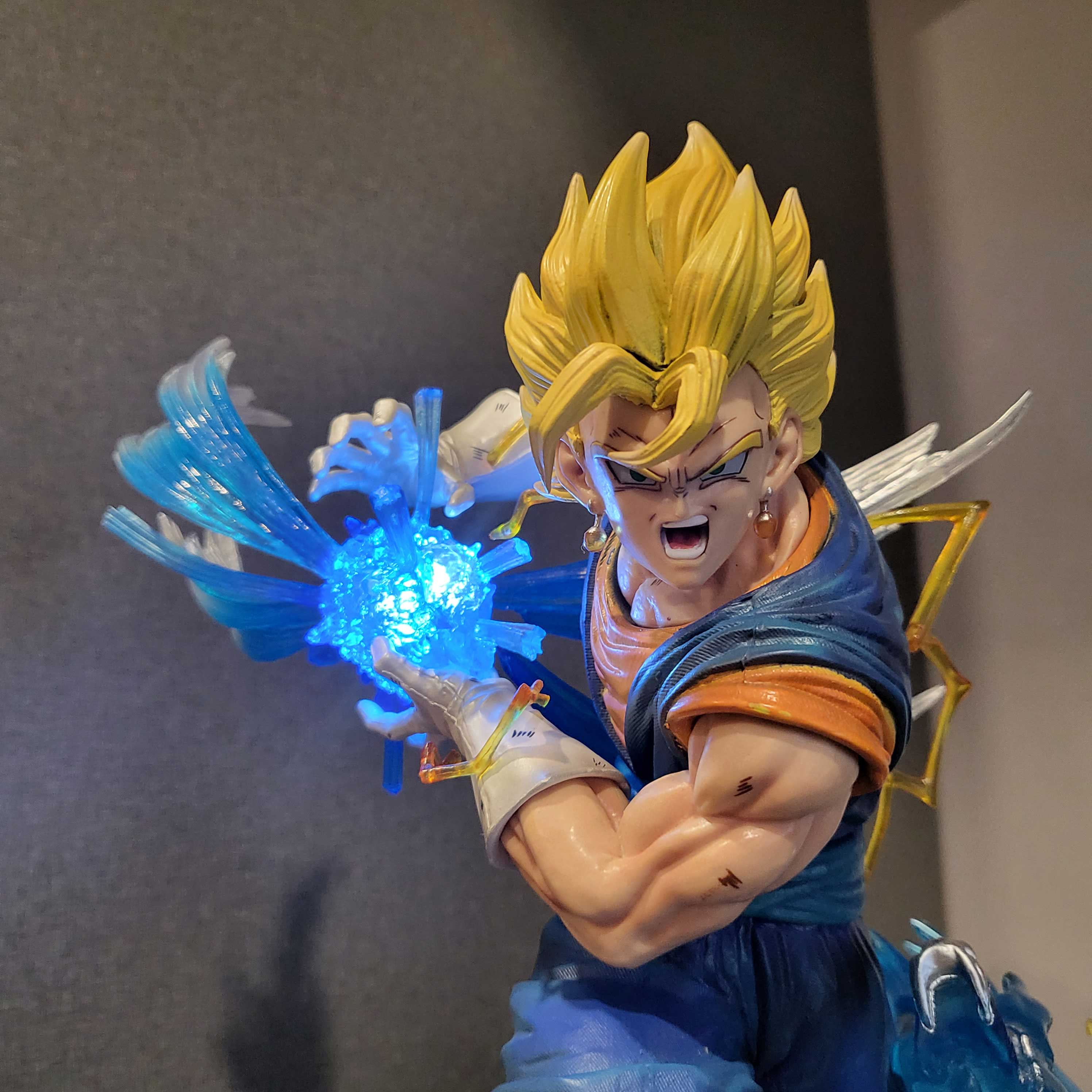 Mô hình Vegito Super Saiyan 3 đầu có LED 45 cm - Dragon Ball