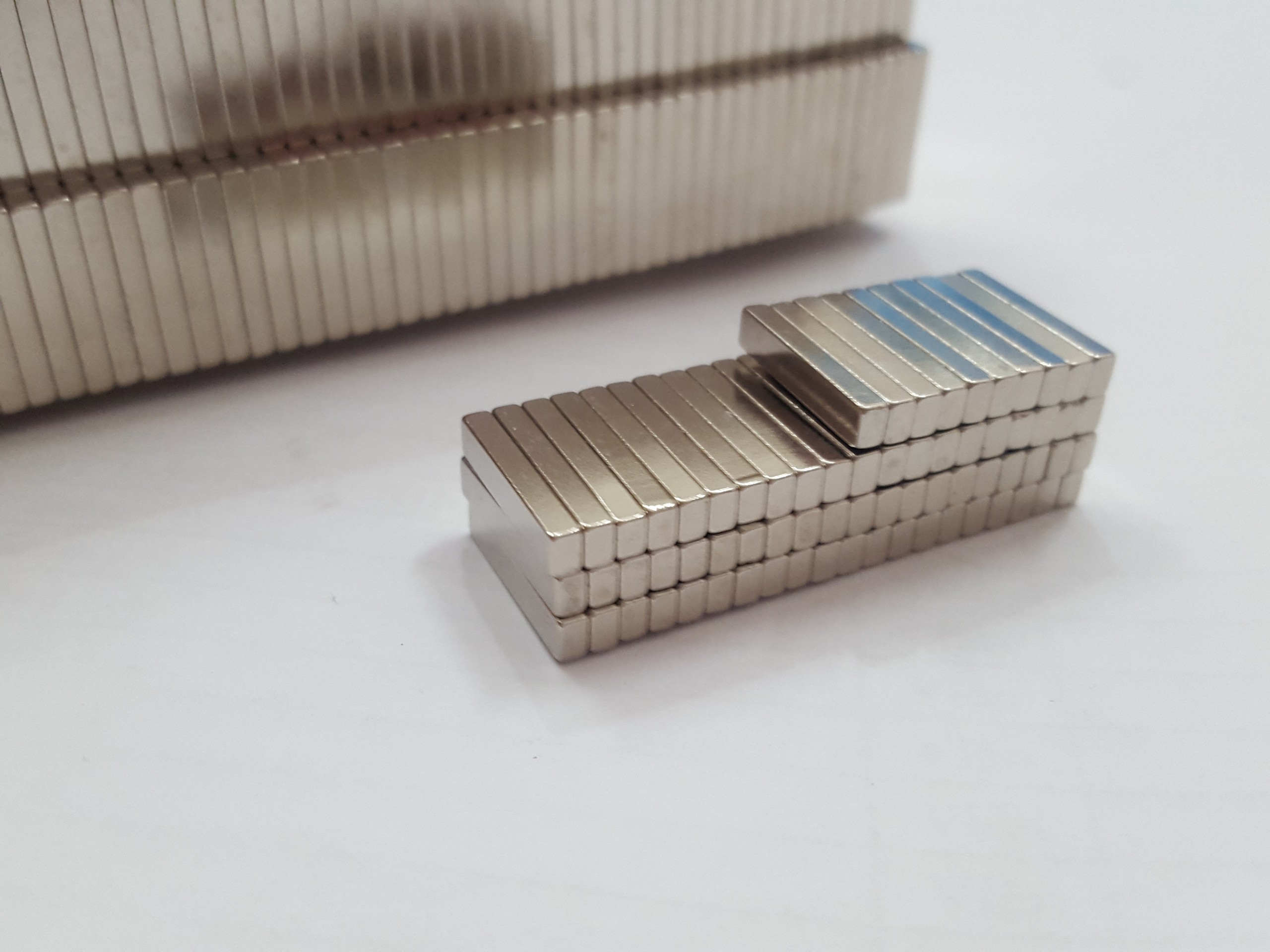 Nam châm viên trắng đất hiếm 15x3x2mm