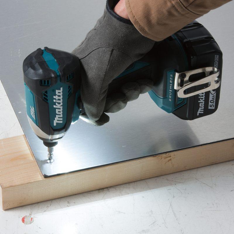 MÁY VẶN VÍT DÙNG PIN MAKITA 18V/3.0AH DTD153RFE - HÀNG CHÍNH HÃNG