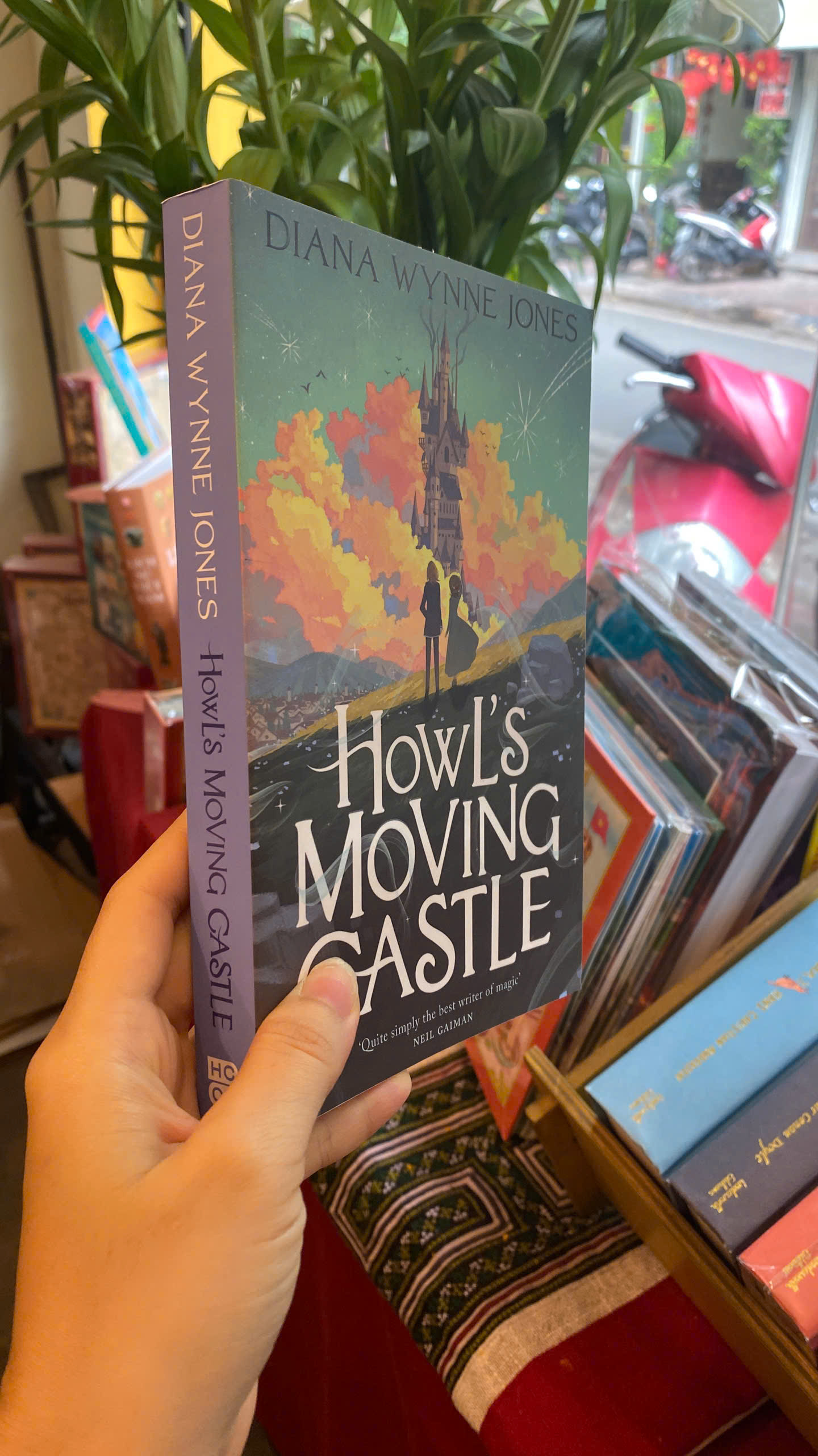 Sách - Howl's Moving Castle by Diana Wynne Jones | Fantasy / Young Adult Romance / Ngoại văn