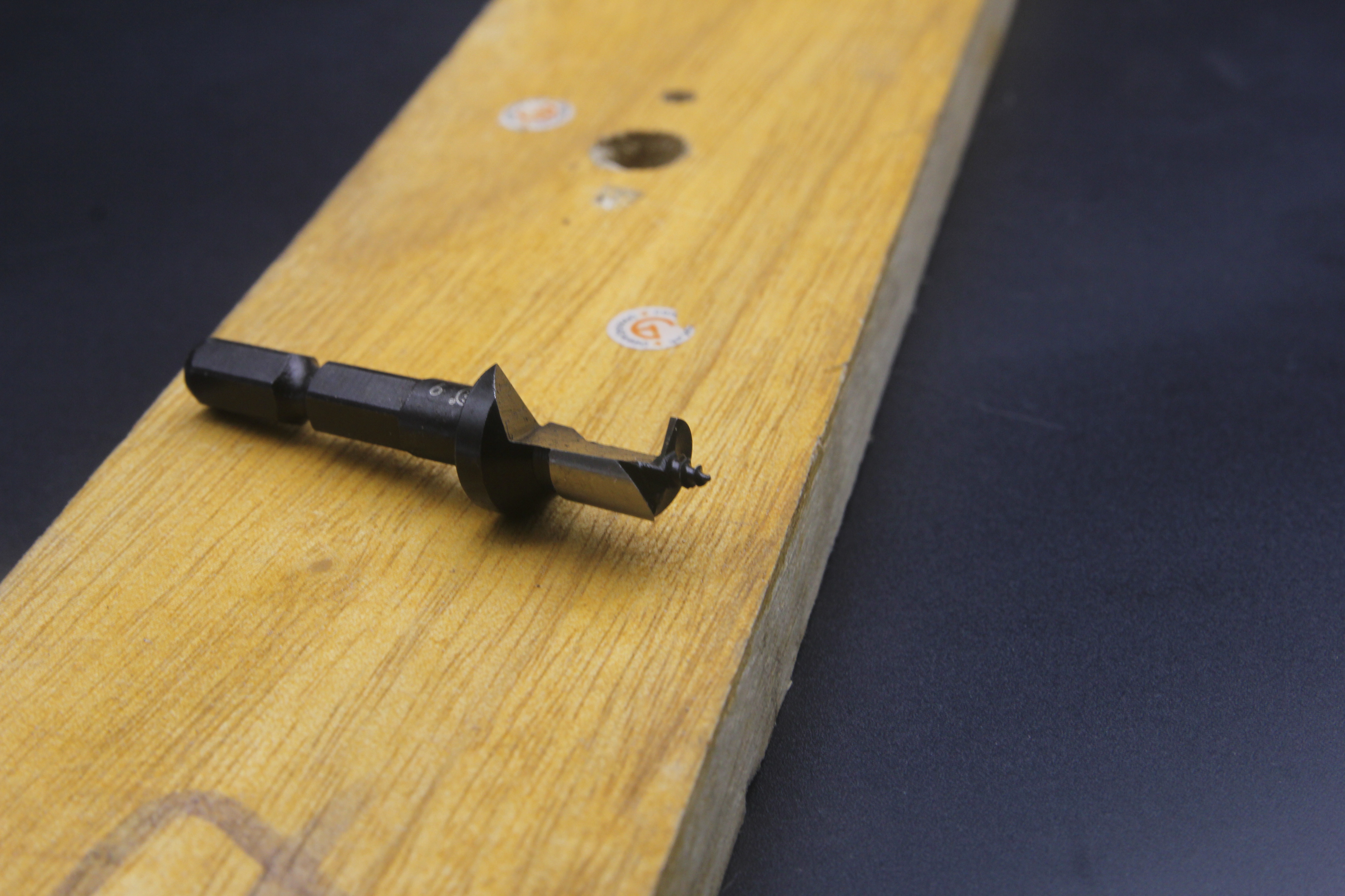 Mũi khoan tạo lỗ chốt gỗ 9mm dài 56mm chuôi lục Nhật Bản