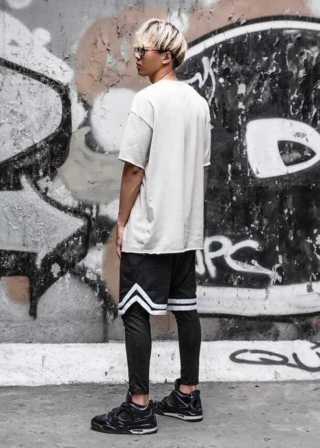 Quần Short Unisex Chữ V Đen