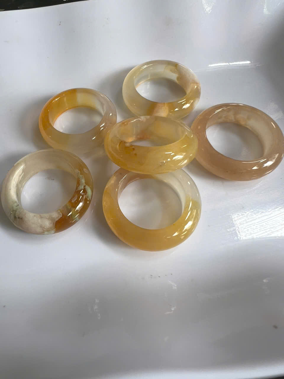 Nhẫn Nữ mới Đá Mã Não Bông Vàng Trắng Đậm Nhạt Bóng Đẹp Ni 17mm Cao 7mm Dầy 4mm Chị em Nữ mệnh Kim mệnh Thủy mệnh Thổ đeo lên tay xinh xắn may mắn ạ