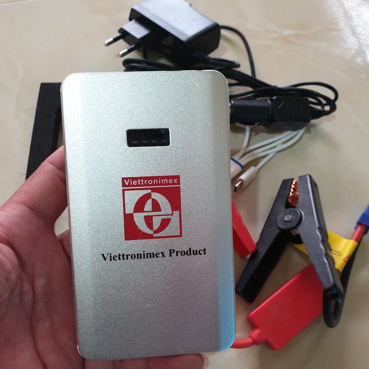 Bộ Kích Đề Khởi Động ô tô Xe Máy Đa Năng Khẩn Cấp Kiêm Pin Dự Phòng Đa Chức Năng Mẫu Mới